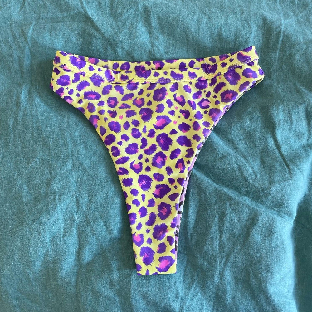BNWT Moana high waisted bikini bottoms
